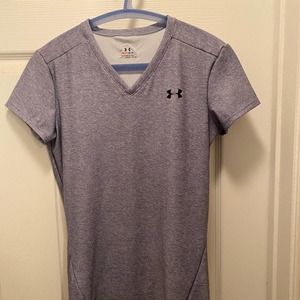 Women’s Large grey Under Armour Heat Gear workout vneck shirt